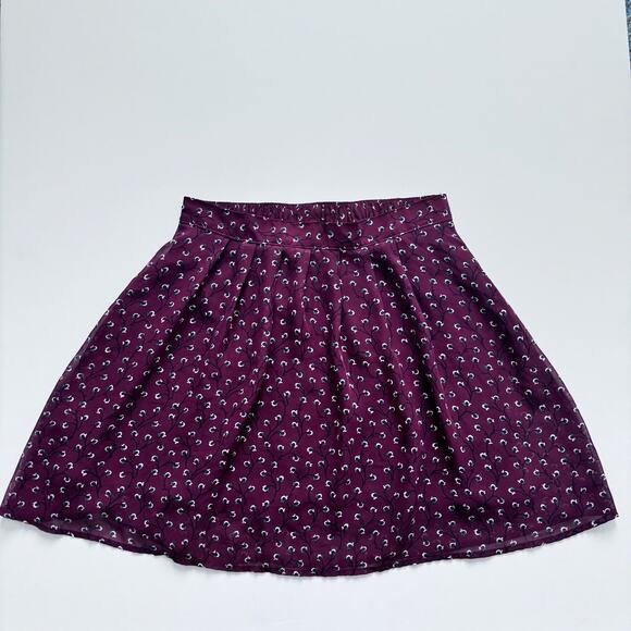 Old Navy Dresses & Skirts - Old Navy Burgundy Pleated Chiffon Mini Floral Skirt Women’s XS